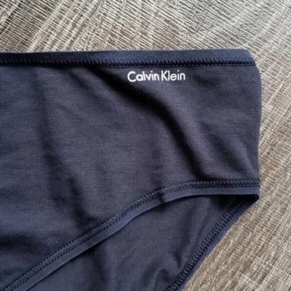 Calvin Klein Form stretch Bikini Panty - Picture 3 of 4